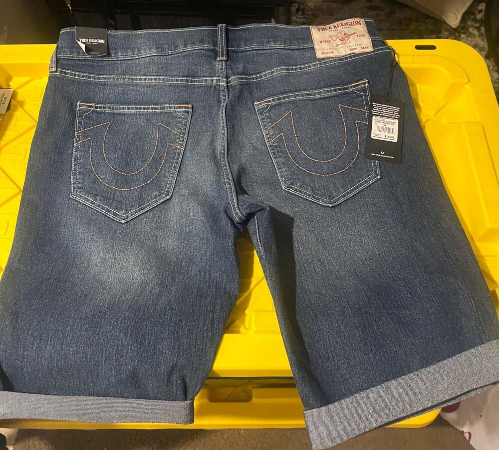 Brand new True Religion Ricky Relaxed Straight Rolled Shorts Size 38